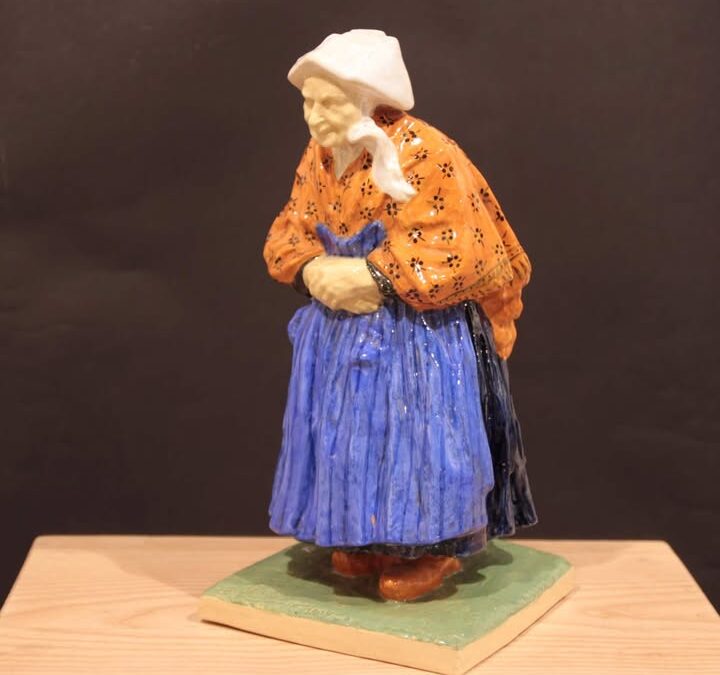 Toute nouvelle arrivée à la galerie, cette ‘Vieille femme d’Yffiniac’,…